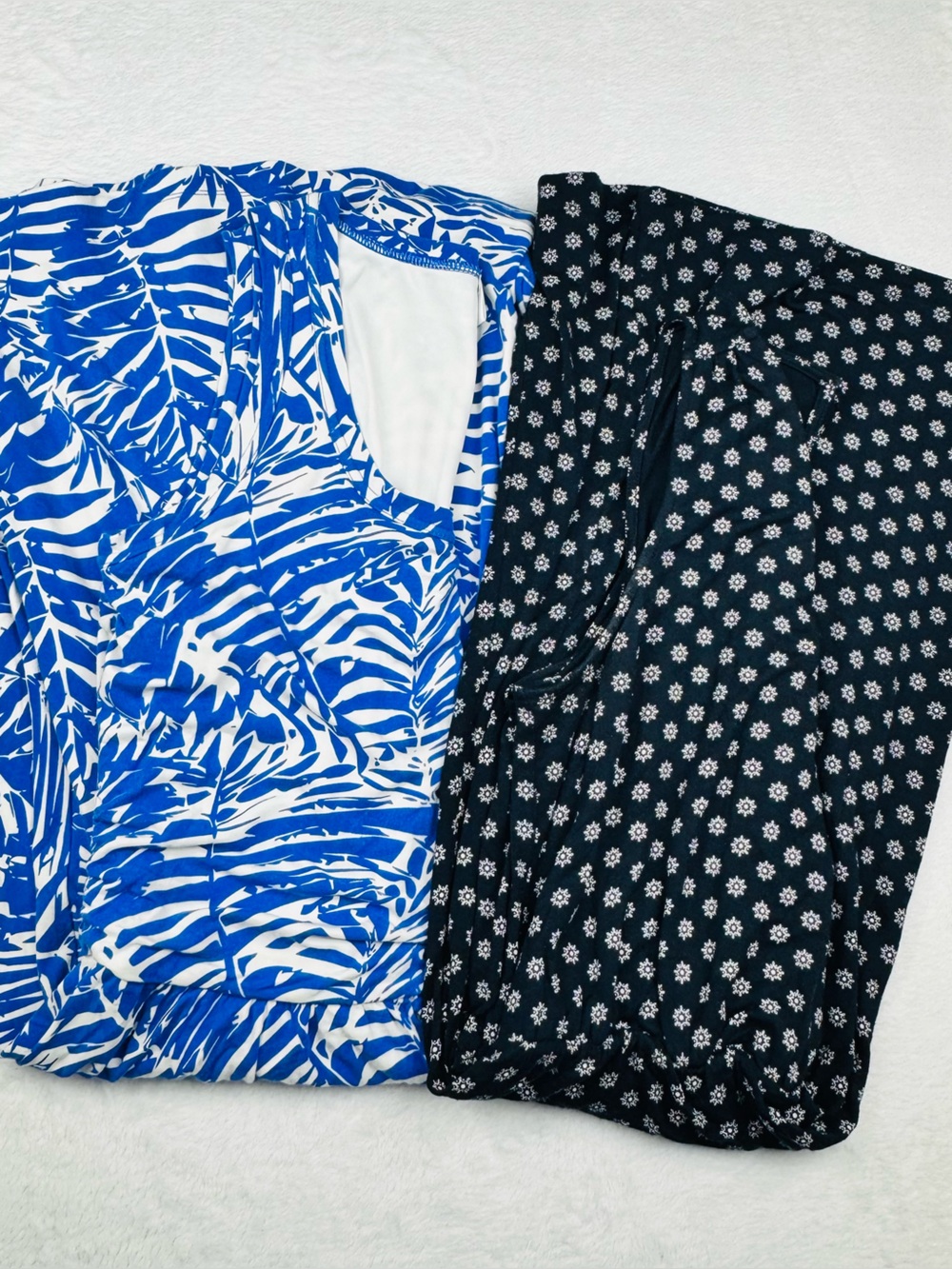 Old Navy lot of 2 blue/ white midi dress. Size M. Great preowned condition.